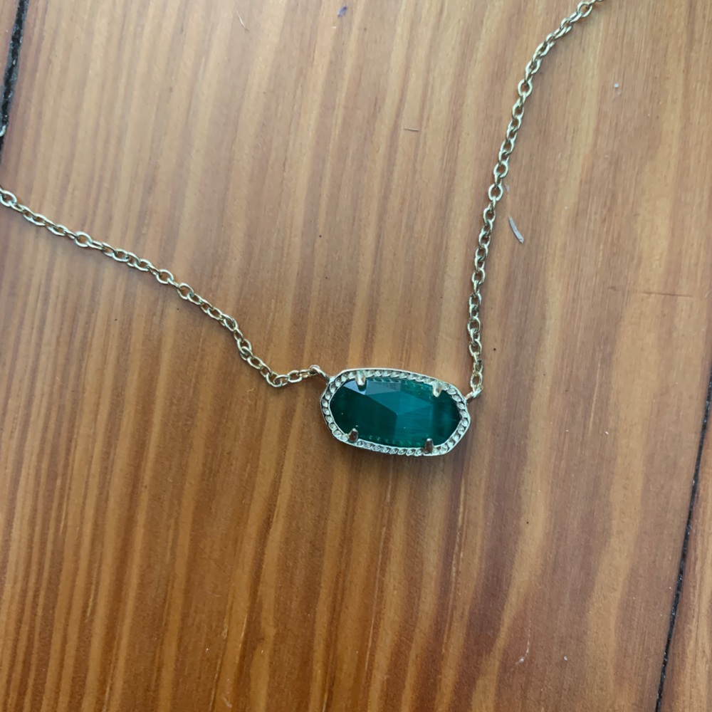 Elisa Gold Pendant in Emerald Cat’s Eye